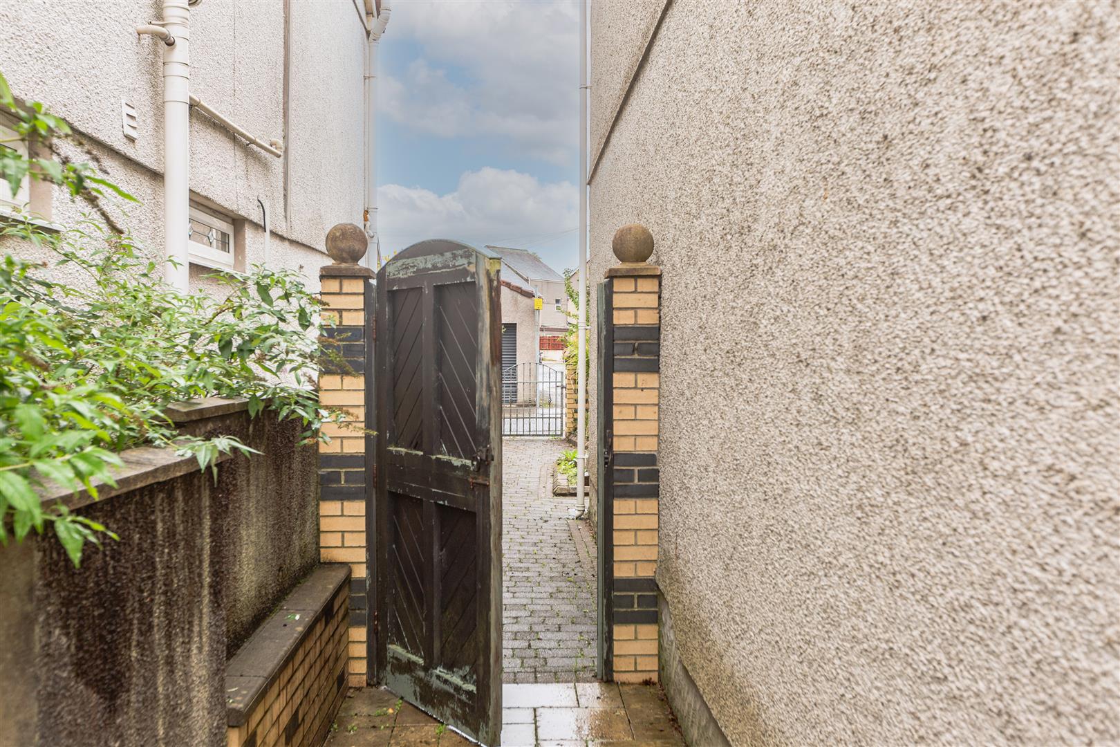 Vardre Road, Clydach, Swansea, SA6 5LP
